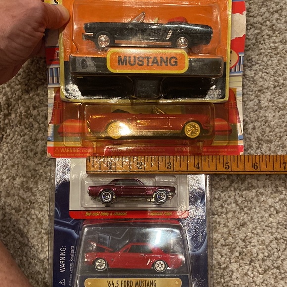 Collectible Vintage Mustangs Lot 35th Anniversary - Picture 12 of 12